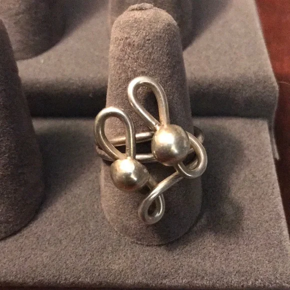 Unique sterling silver ring size 8 - Picture 1 of 12